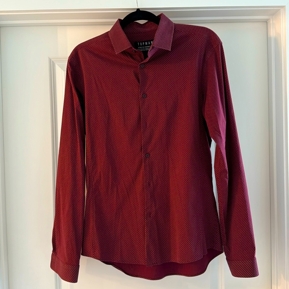 Men’s small Topman Designer maroon polkadot stretch fabric dress shirt